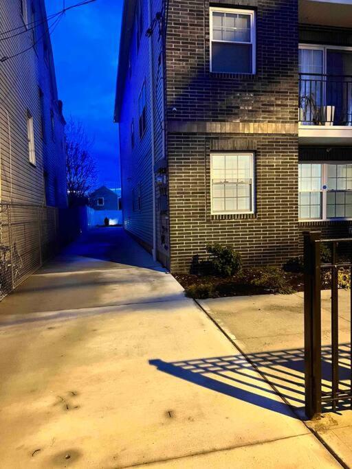 Luxury **Cozy• 2 Bedroom 2 Min. From Ewr / Newark Downtown Exterior photo